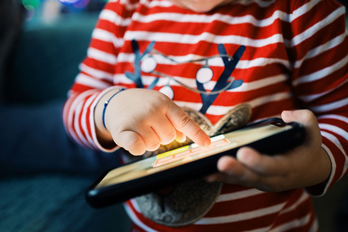 Mom Goes After Wedding Guest After They Tell Her To Quiet Toddler&rsquo;s Tablet Down