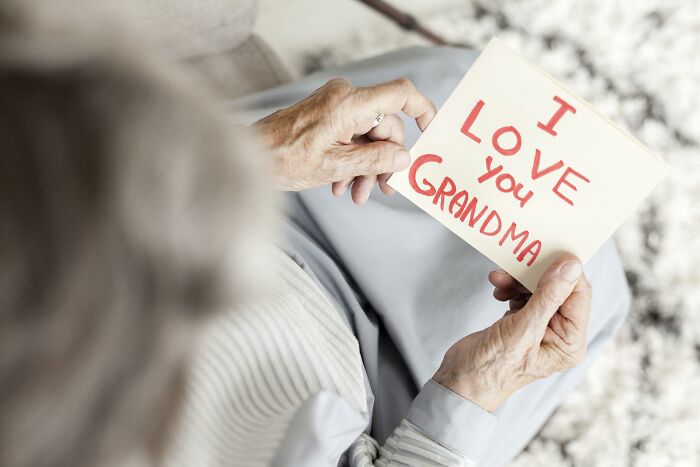 “Here’s The Life Advice Everyone Needs To Hear”: 90YOs Share 40 Things They Wish They Knew Earlier