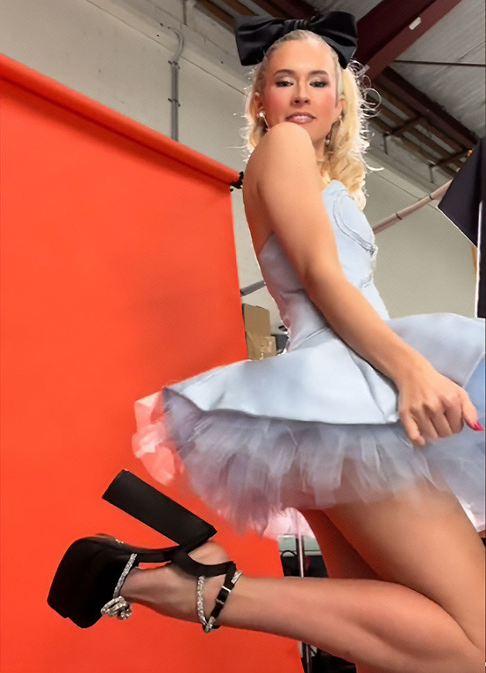 “Your Bum Is Literally Out”: Internet Baffled By Woman’s Short Dress For Brother’s Wedding “Your Bum Is Literally Out”: Internet Baffled By Woman’s Short Dress For Brother’s Wedding