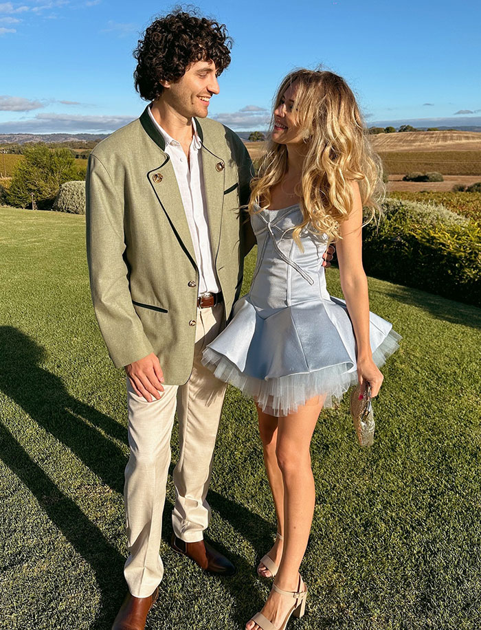 “Your Bum Is Literally Out”: Internet Baffled By Woman’s Short Dress For Brother’s Wedding “Your Bum Is Literally Out”: Internet Baffled By Woman’s Short Dress For Brother’s Wedding