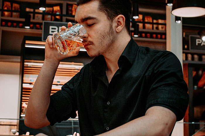 30 Normalized Things In Movies And TV That Rarely Happen In Real Life, If At All