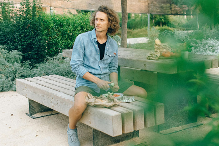 33 People Who Don’t Drink Or Smoke Share How They Cope