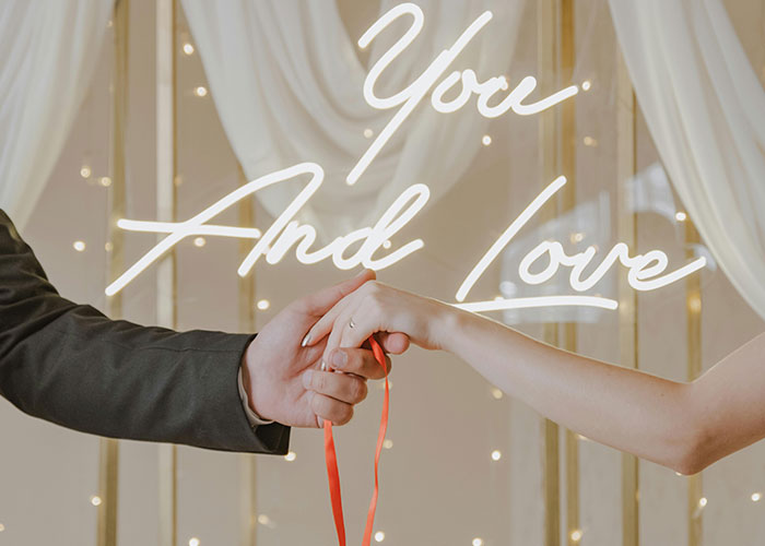 37 Wedding Trends That People Predict Brides And Grooms Will Regret Participating In