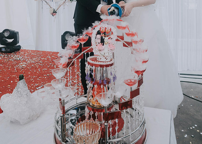 37 Wedding Trends That People Predict Brides And Grooms Will Regret Participating In