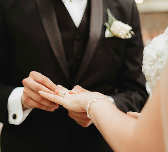 Bride And Groom Defended Online After Trolls Come After Their &ldquo;Tacky&rdquo; Wedding Invitations