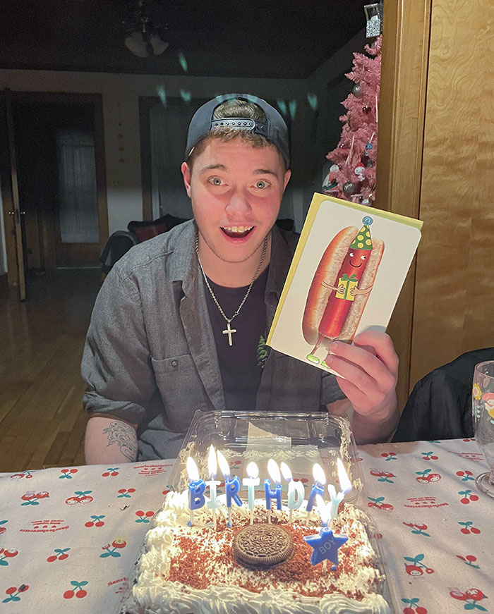 Todos mis compañeros de trabajo se unieron y me dieron el dinero para finalmente cambiar mi nombre legalmente para mi cumpleaños