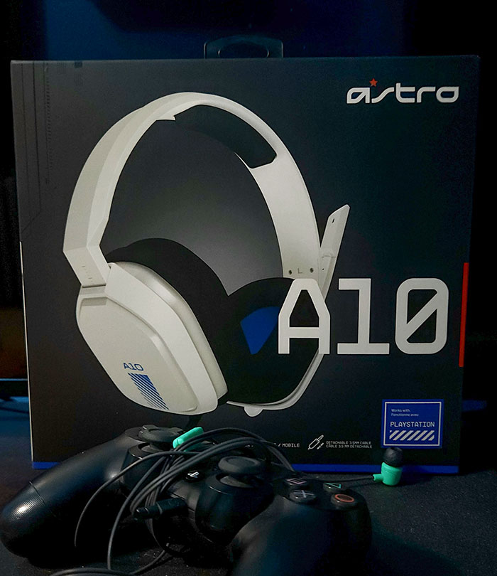 My Coworker Asked If I Wanted To Game Online With Her. I've Only Ever Played By Myself, And Just Had A Cheap Earbud Microphone. Today, She Surprised Me With This