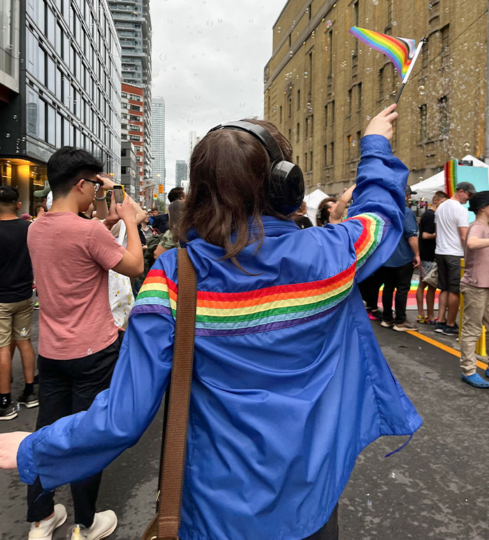 My Mom Took Pictures Of Me At Pride, And This One Looks Like An LGBTQ Poster You’d See In School During Pride Month. This Is The Coolest Photo Of Me To Ever Exist And I Want To Draw It 