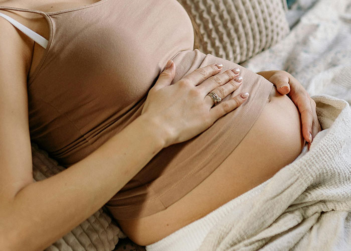 30 Doctors And Nurses Spill The Tea About What Happens When The Baby Looks Like Not The Dad’s