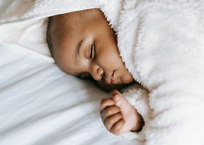 30 Doctors And Nurses Spill The Tea About What Happens When The Baby Looks Like Not The Dad’s