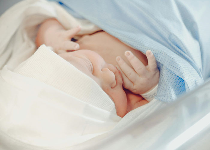 30 Doctors And Nurses Spill The Tea About What Happens When The Baby Looks Like Not The Dad’s