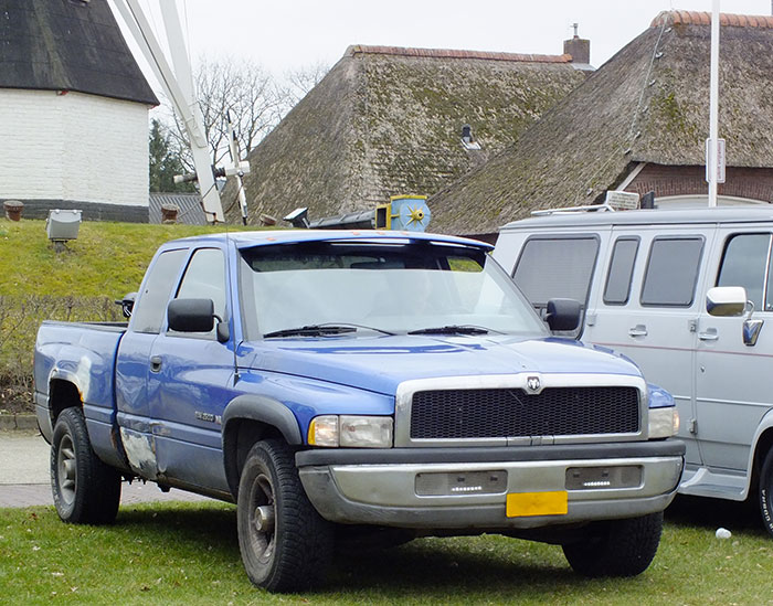 Builder Gets The Perfect Revenge On Entitled Famous "Karen"