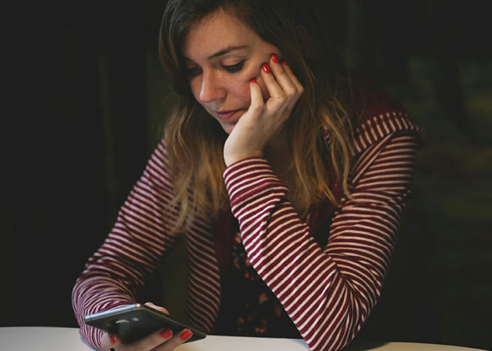 Woman Is Disturbed To Find BF&rsquo;s Hidden &lsquo;Trophies&rsquo;, Internet Urges Her To Run