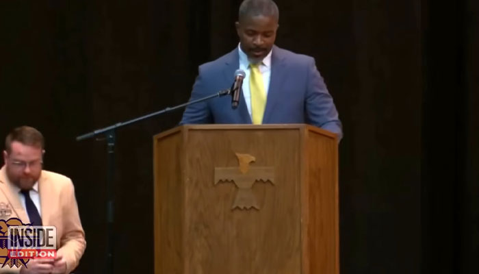 Father Interrupts Daughter&rsquo;s Graduation To Stop Superintendent From Shaking Her Hand