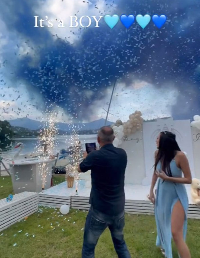 “You Should’ve Hugged Your Wife”: Man Bashed For Making Gender Reveal All About Himself “You Should’ve Hugged Your Wife”: Man Bashed For Making Gender Reveal All About Himself