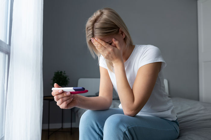 Woman Learns Her Stepsis Is Pregnant From Her BF, Exposes Affair Online That Leads To Family Drama