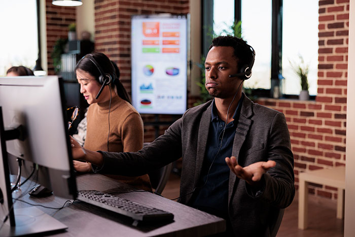 “Here's What You're Going To Do”: Irate Man Tries Manipulating Customer Service, Faces Instant Consequences “Here's What You're Going To Do”: Irate Man Tries Manipulating Customer Service, Faces Instant Consequences