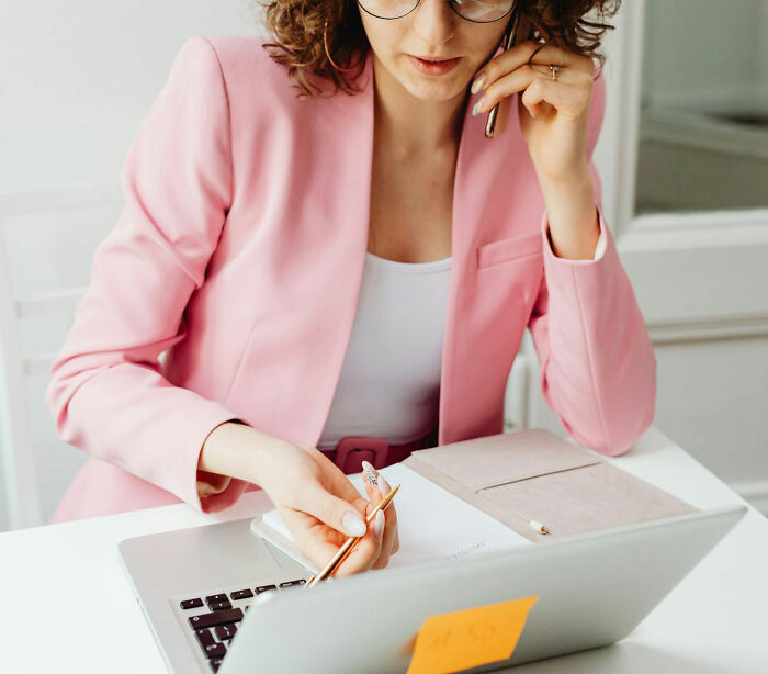 “We Can Hear You”: 30 Things Employees Know That Customers Usually Don’t