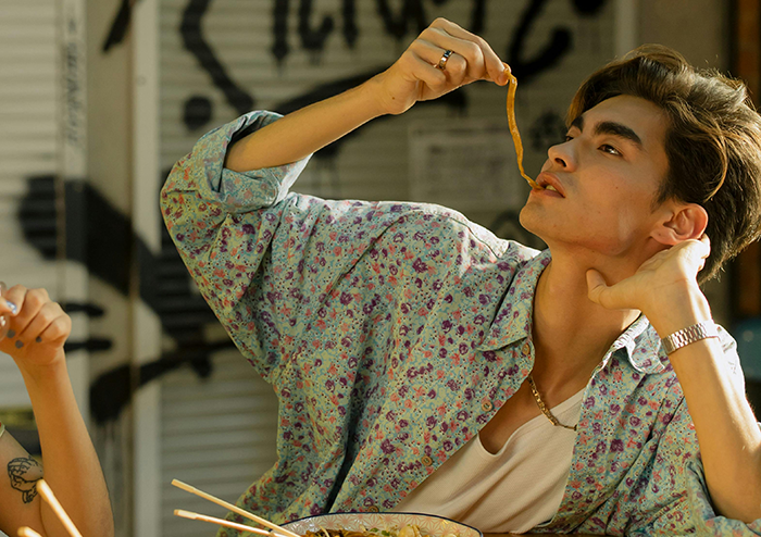 Man Eats Bruschetta And Pasta With Hands, Makes GF Leave The Restaurant Embarrassed Man Eats Bruschetta And Pasta With Hands, Makes GF Leave The Restaurant Embarrassed