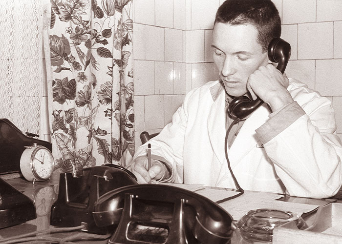 50 Things That Meant People Were Rich Back In The Day That Are Pretty Basic Today