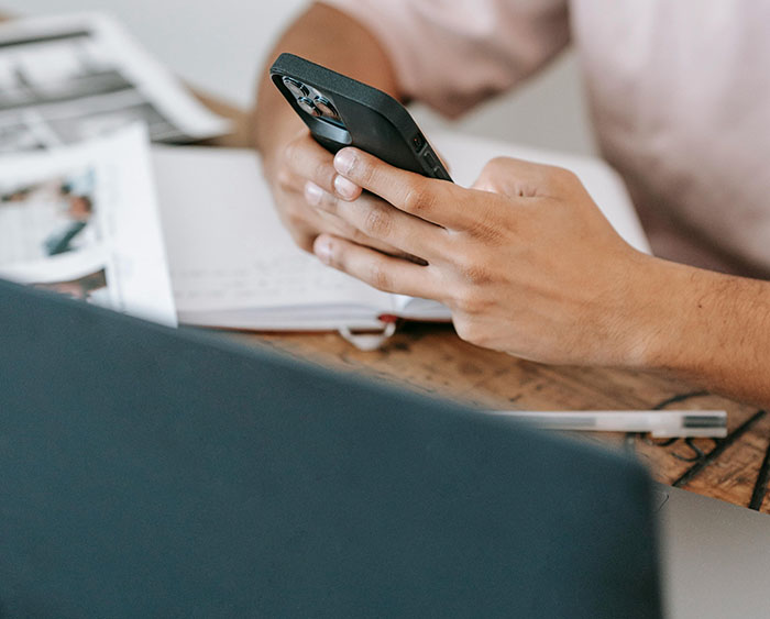 Guy&rsquo;s GF Wants To Meet Birth Family But Only Has An Old Postcard, He Tracks Them Down Anyway