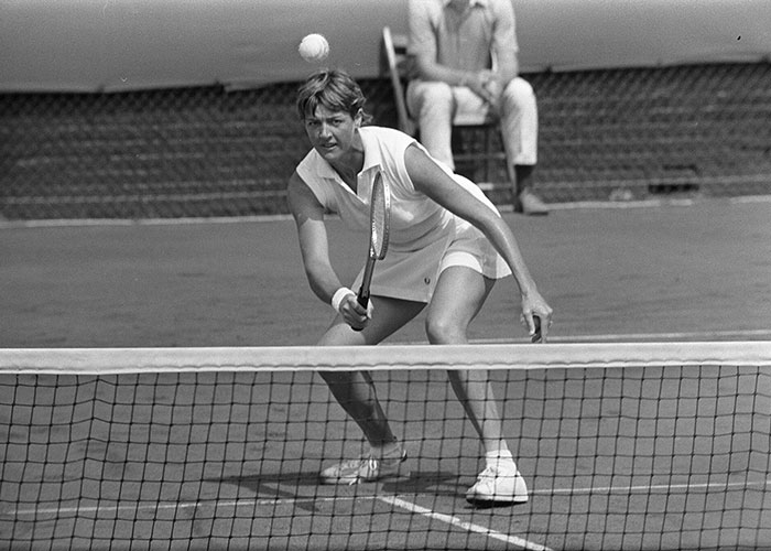 50 Things That Meant People Were Rich Back In The Day That Are Pretty Basic Today