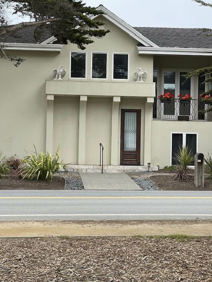 30 Times People Spotted Something That Confused Them So Much They Had To Share The Pics Online