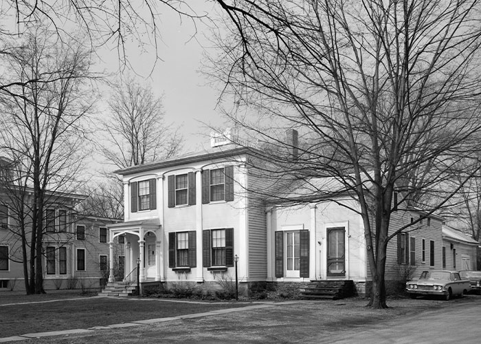 50 Things That Meant People Were Rich Back In The Day That Are Pretty Basic Today