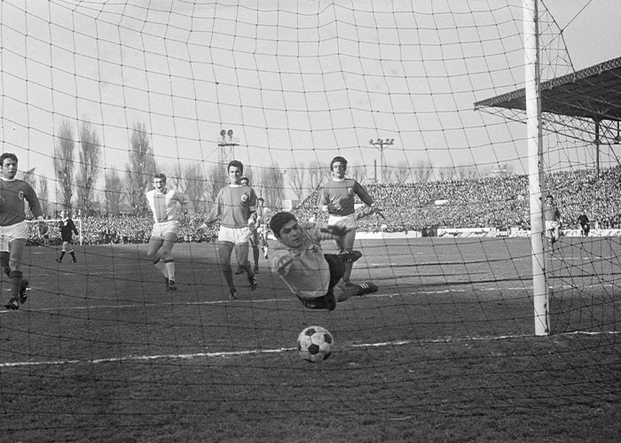 50 Things That Meant People Were Rich Back In The Day That Are Pretty Basic Today