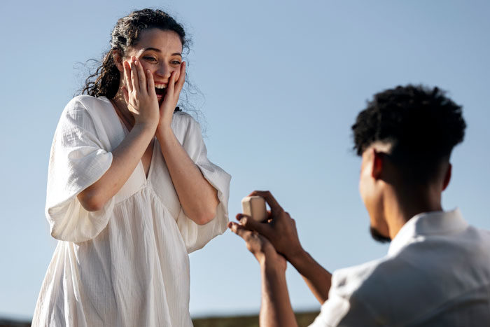 Man Decides To Uninvite Sis From Wedding After She Ruined Proposal With ‘Little Joke’, Drama Ensues Man Decides To Uninvite Sis From Wedding After She Ruined Proposal With ‘Little Joke’, Drama Ensues