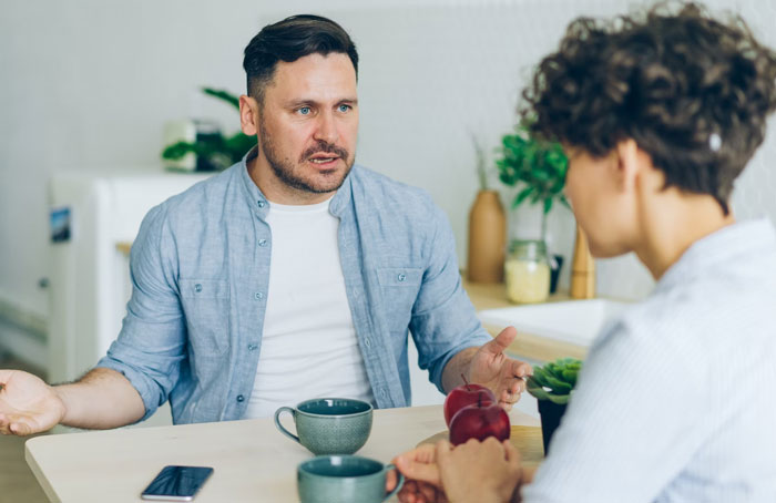 Woman Feels Like “The World’s Biggest Idiot” After Exposing Husband’s Affair With “Work Wife” Woman Feels Like “The World’s Biggest Idiot” After Exposing Husband’s Affair With “Work Wife”