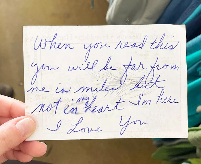 Man Passes Away Due To Covid, Daughters Go Thrifting And Find Note That Seems Written By Their Late Dad