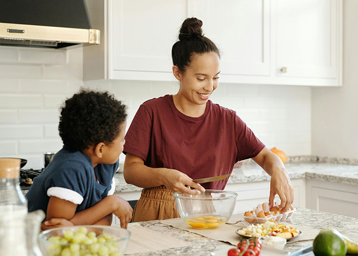 “The Work Is Never Done”: 30 Traditional Wives From the 20th Century Share Their Real Experiences