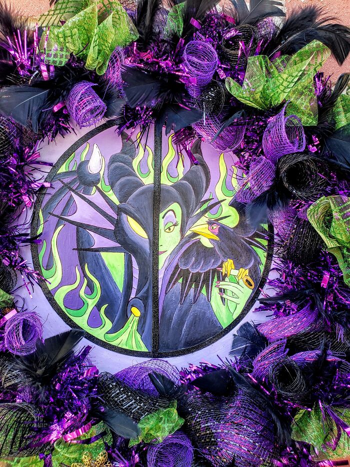 I Made Villains Wreaths With Hand-Painted Poison Apples, Ursula, Maleficent, And The Evil Queen
