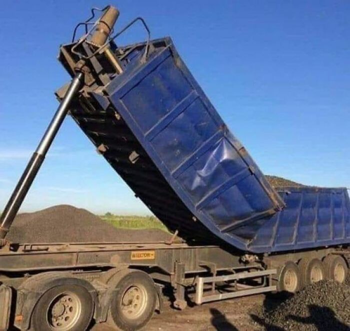 30 Times People Spotted Something That Confused Them So Much They Had To Share The Pics Online