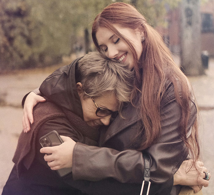 Guy&rsquo;s GF Wants To Meet Birth Family But Only Has An Old Postcard, He Tracks Them Down Anyway