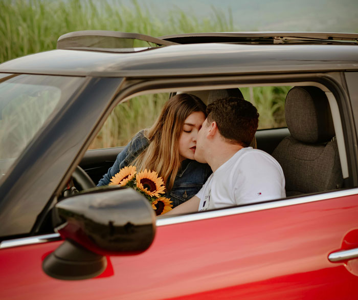 Woman Feels Like “The World’s Biggest Idiot” After Exposing Husband’s Affair With “Work Wife” Woman Feels Like “The World’s Biggest Idiot” After Exposing Husband’s Affair With “Work Wife”