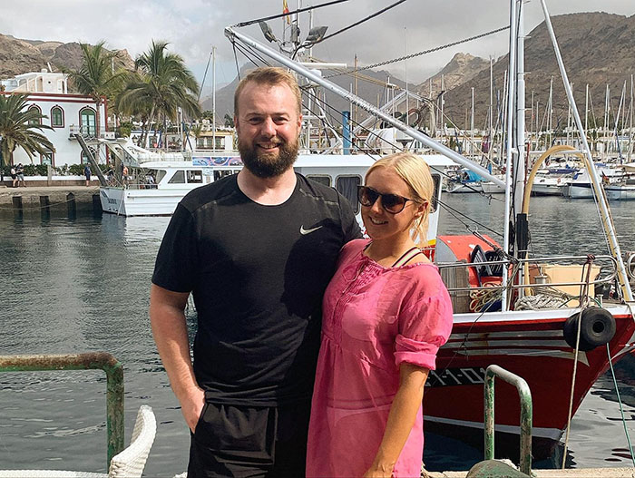 Guy&rsquo;s GF Wants To Meet Birth Family But Only Has An Old Postcard, He Tracks Them Down Anyway