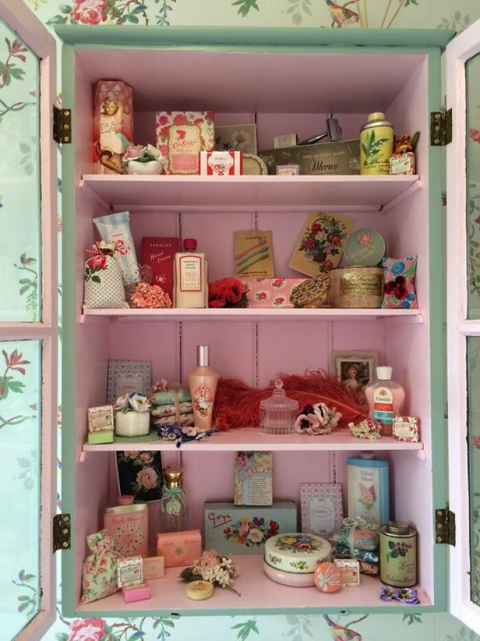 90s-Bathroom-Aesthetics