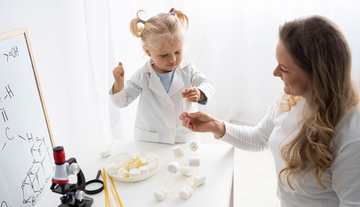 Babysitter Taken Aback When Kid They’re Sitting Says They’re Obsessed With Blood And Needles Babysitter Taken Aback When Kid They’re Sitting Says They’re Obsessed With Blood And Needles