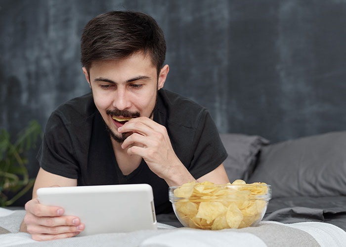 Woman Refuses To Cut Salt From Meals Completely Because Of BF&rsquo;s Blood Pressure, He Turns &ldquo;Salty&rdquo;