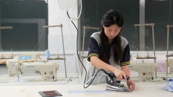 This 17 Y.O. Girl From China Stunned The Entire World With Her Achievement In Global Math Contest