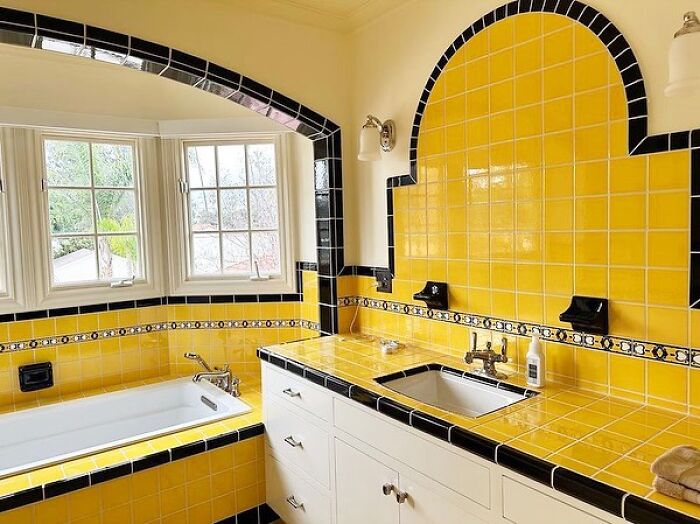 90s-Bathroom-Aesthetics