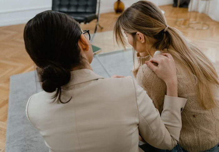 Woman Feels Like “The World’s Biggest Idiot” After Exposing Husband’s Affair With “Work Wife” Woman Feels Like “The World’s Biggest Idiot” After Exposing Husband’s Affair With “Work Wife”