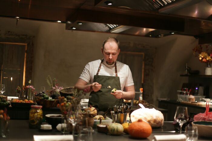 "Never Had A Normal Job In My Life": 30 Folks Who Escaped The 9-To-5 Explain What They Do For Work