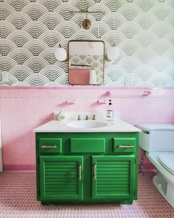 90s-Bathroom-Aesthetics