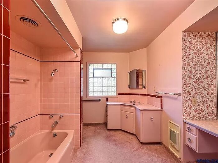 90s-Bathroom-Aesthetics