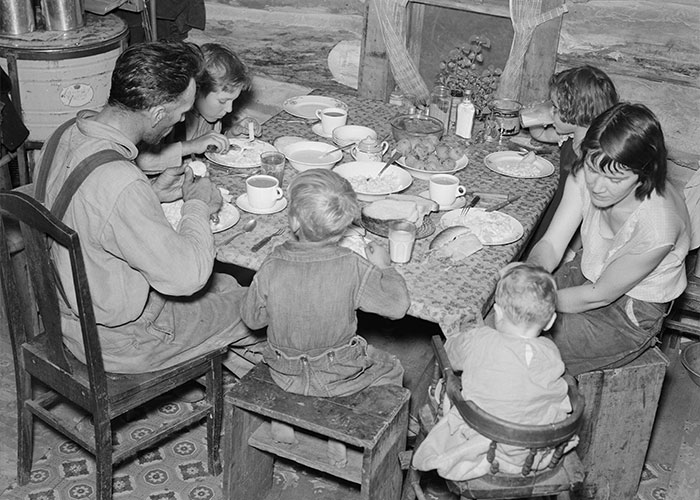 50 Things That Meant People Were Rich Back In The Day That Are Pretty Basic Today