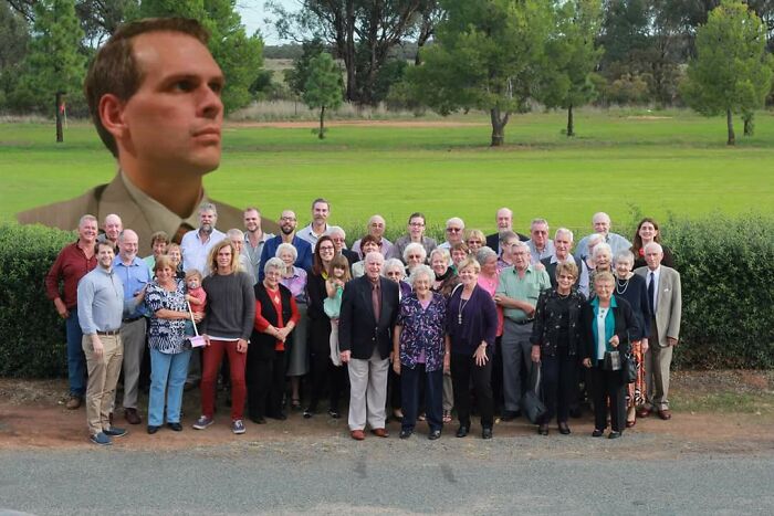 Alguien tuvo que tomar la foto de la reunión familiar, pero, en mi defensa, apenas se nota el Photoshop