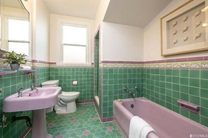1930s Spanish In San Francisco, Ca. Unfortunately We Only Get One Pic Of This Beauty, But It’s Enough. This Color Combo Is As Bold As They Come. I Love How The Lavender Fixtures Work To Soften The Space. That Pedestal Sink Is Truly A Dream. First Time On The Market In 50 Years, Hopefully This One Survives 💜💚